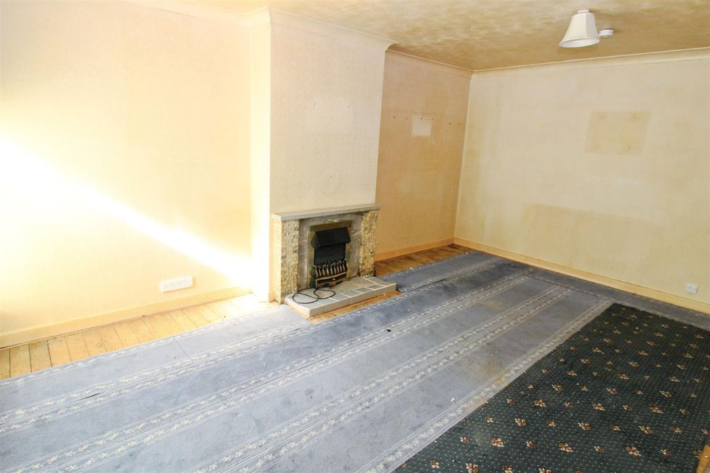 Property photo 2 of 12 Lounge