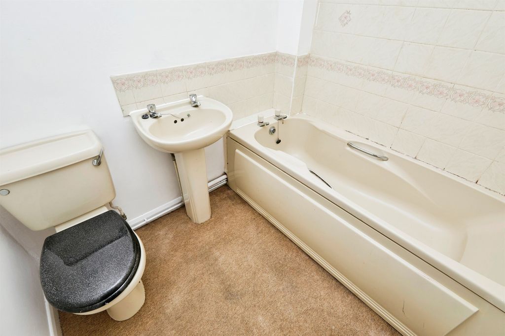 Property photo 3 of 17