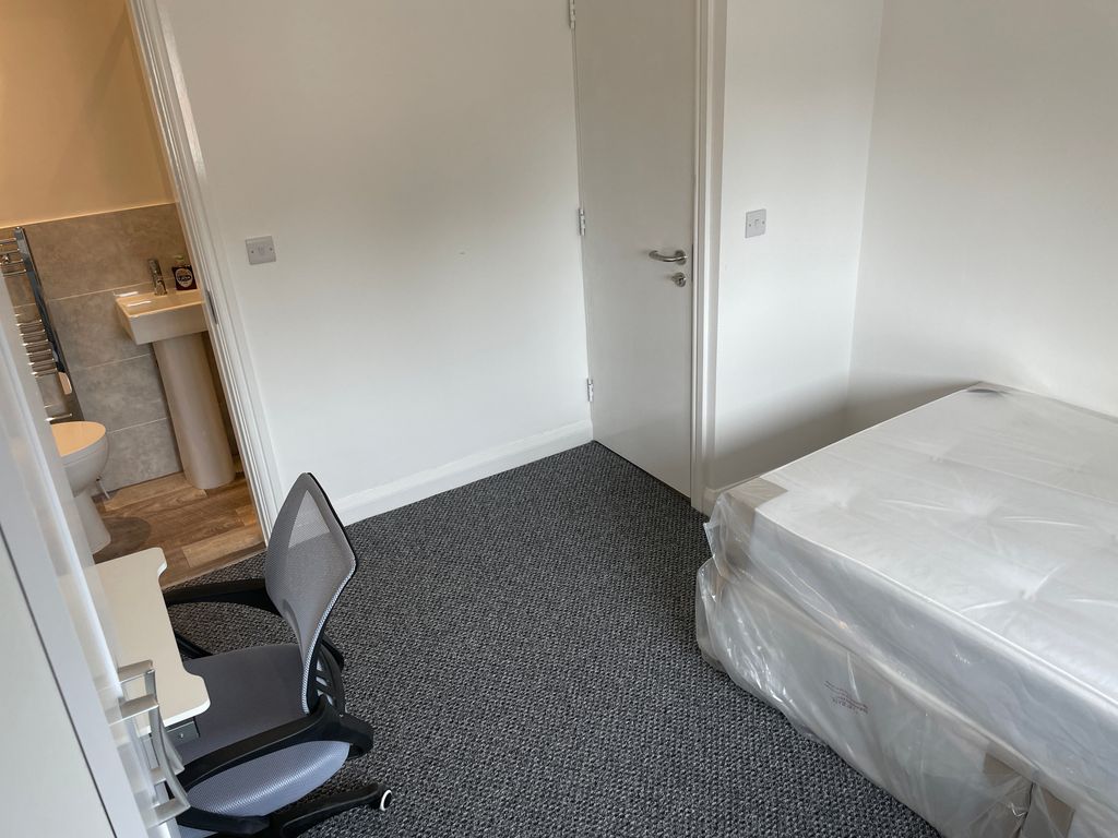 Property photo 2 of 6 Room 3 (3)