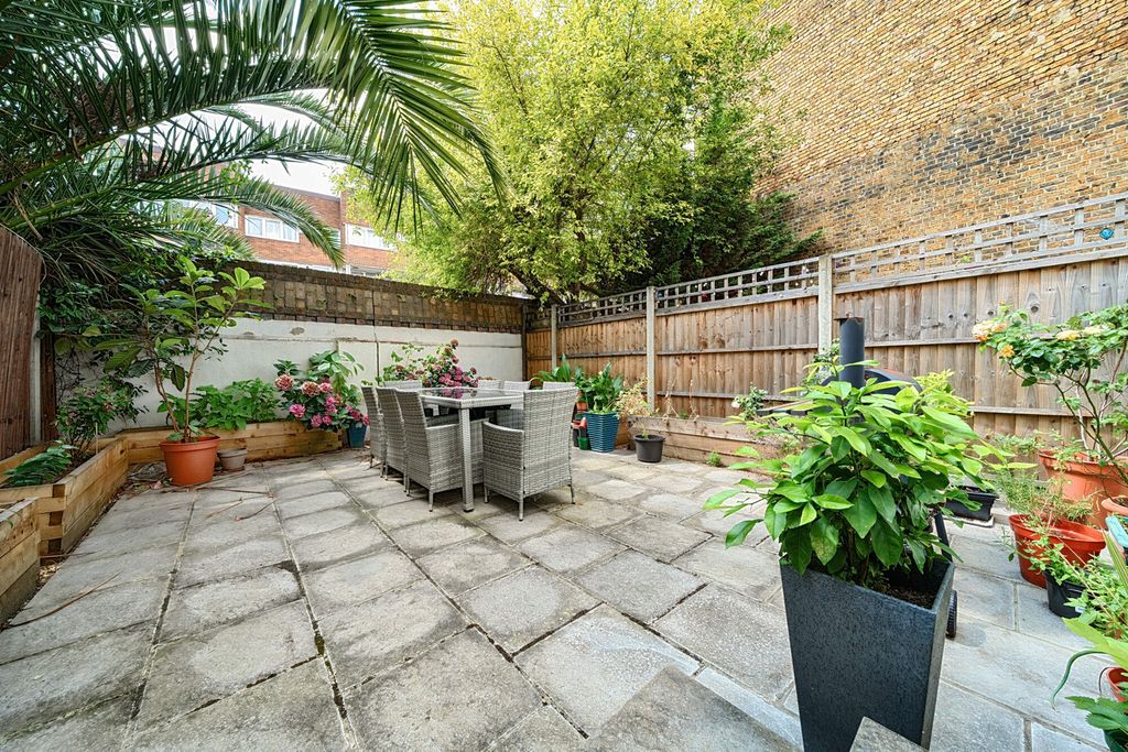 Property photo 3 of 20 Garden