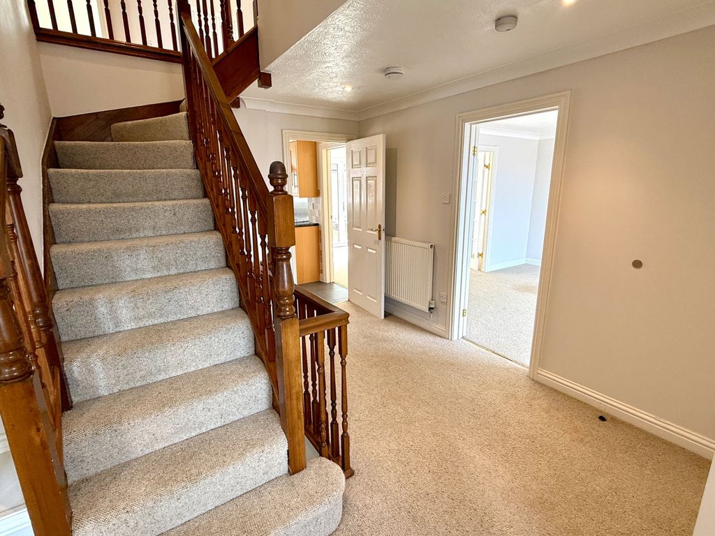 Property photo 2 of 28