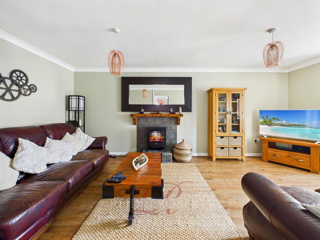 Property photo 3 of 28 Cam03999G0-Pr0232-Still013.Jpg