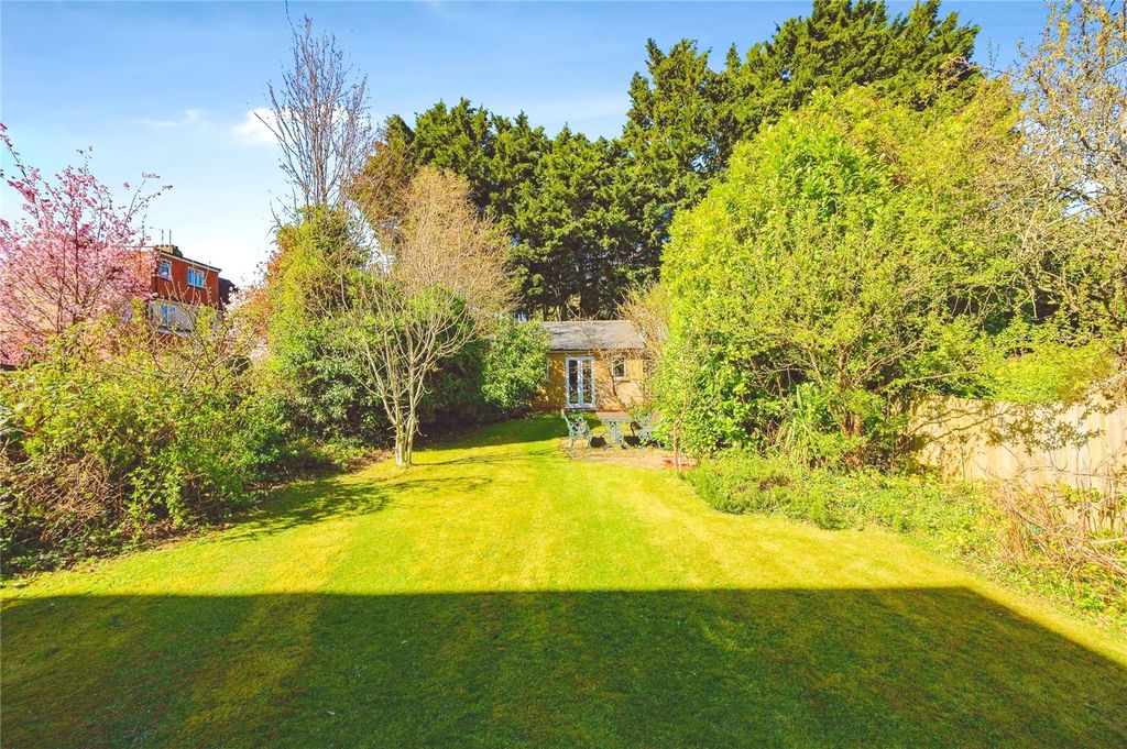 Property photo 2 of 26 Picture No. 32