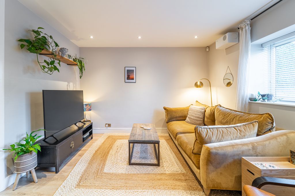 Property photo 2 of 15 Ndb04247-Hdr