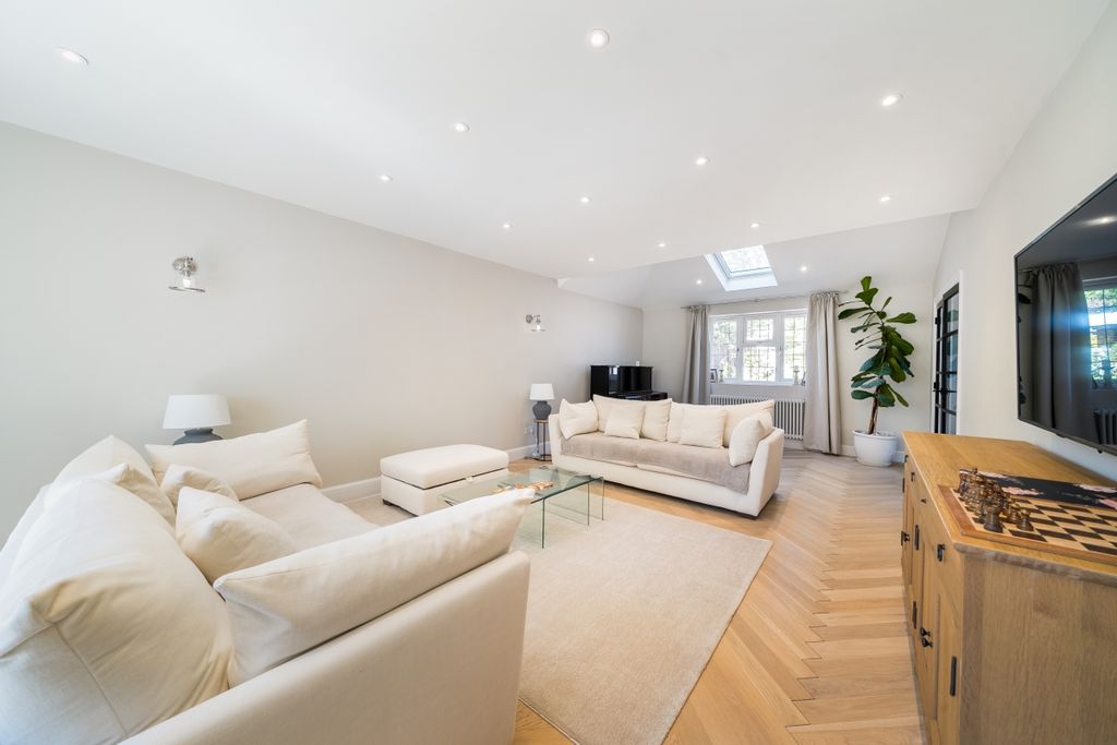 Property photo 3 of 16 1449543-18-69F3F9...