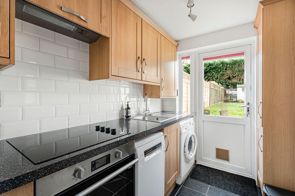 Property photo 3 of 17 Kitchen