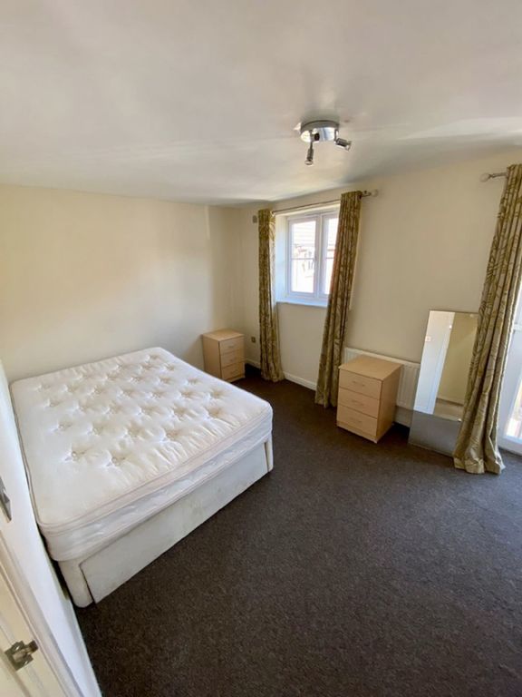 Property photo 1 of 11 Spacious Double Bedroom Featuring Large Windows Th...