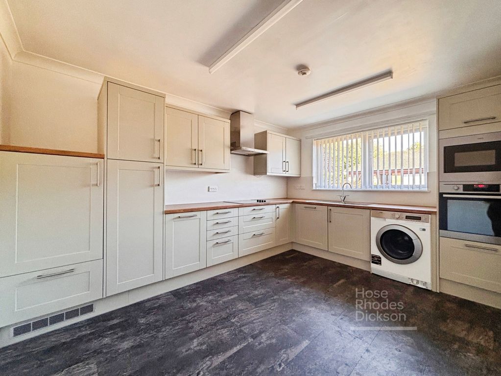 Property photo 2 of 15 Kitchen