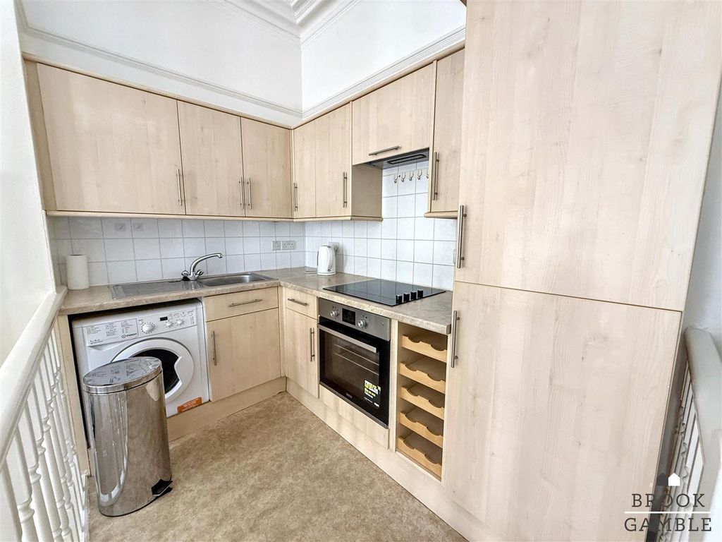Property photo 3 of 9 01323 438506