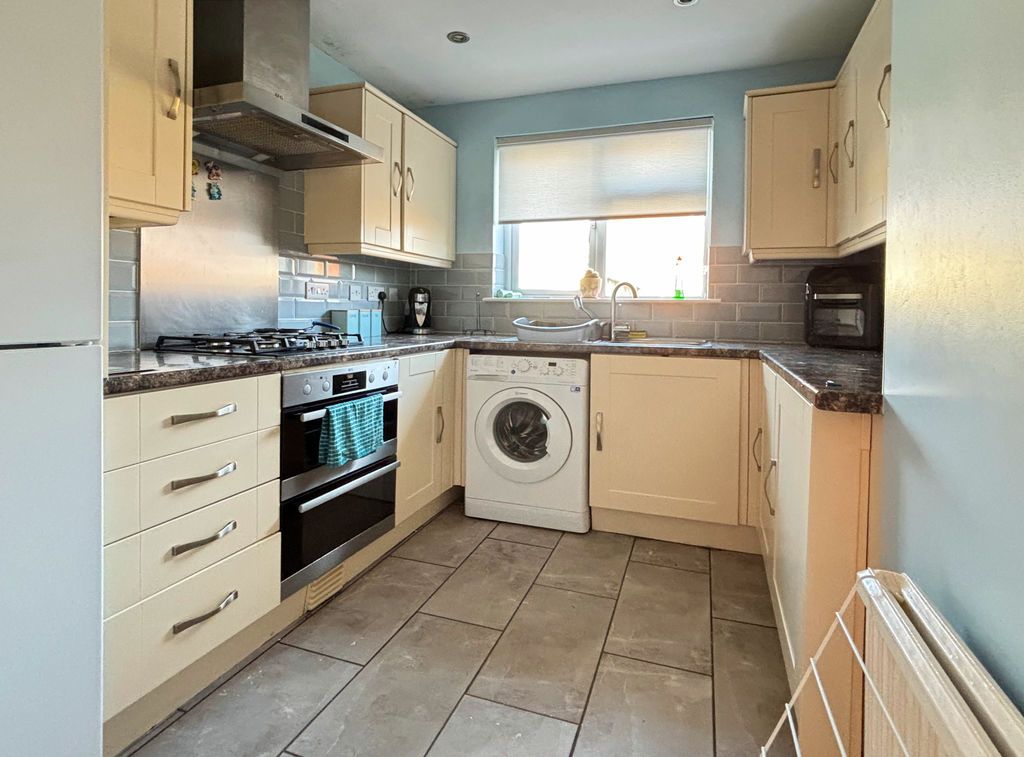 Property photo 2 of 9 Photo 8