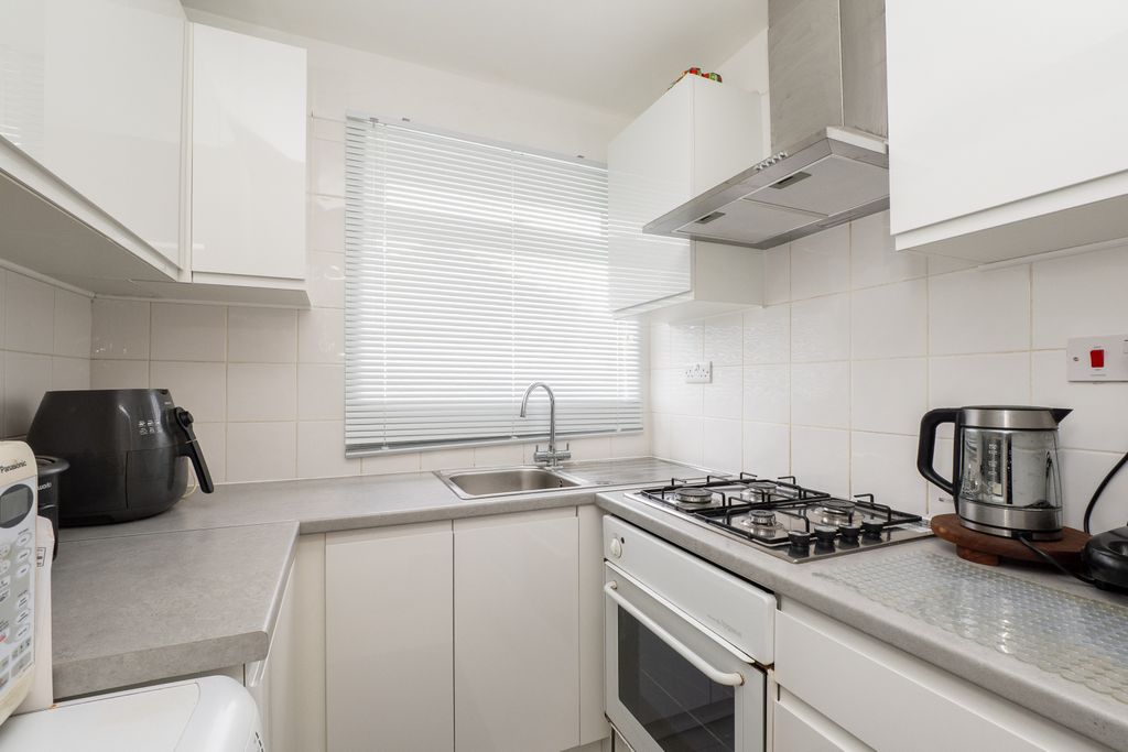 Property photo 2 of 9 Picture No. 24