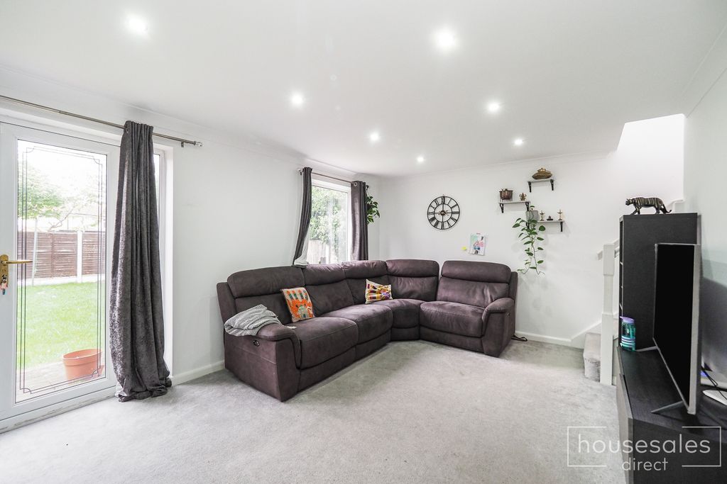 Property photo 3 of 18