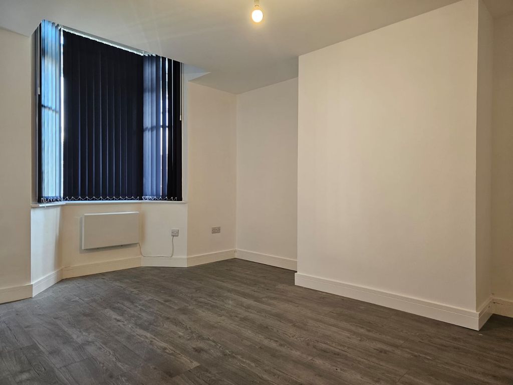 Property photo 3 of 8 Gallery