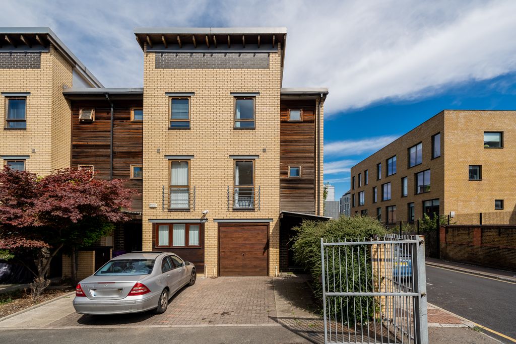 Property photo 1 of 20