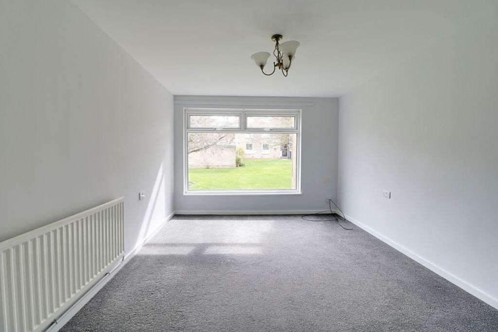 Property photo 2 of 18 Ewemove Harrogate Living Room