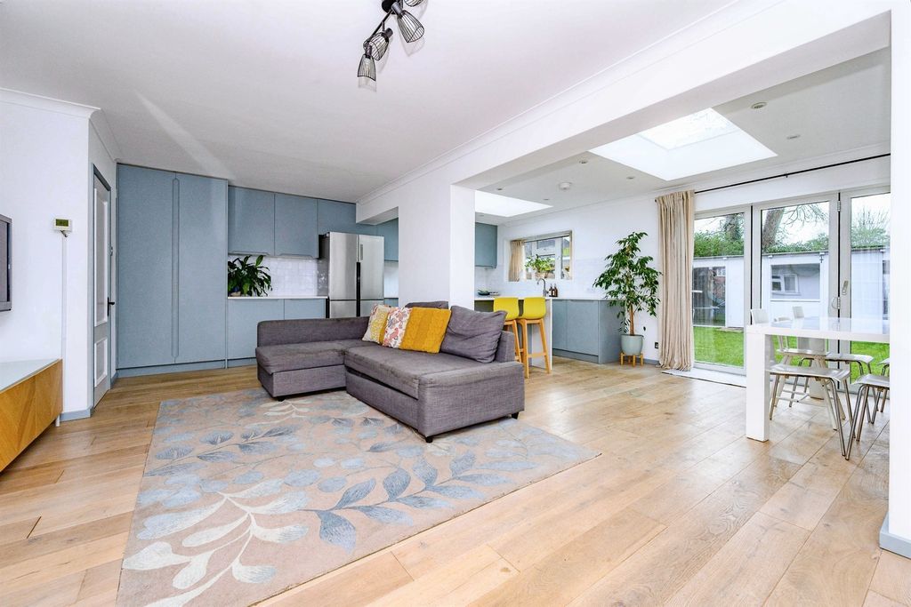 Property photo 2 of 19