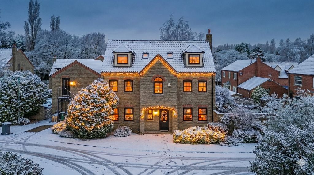 Property photo 1 of 21 Ewemove Estate Agents Scunthorpe - Front Aspect