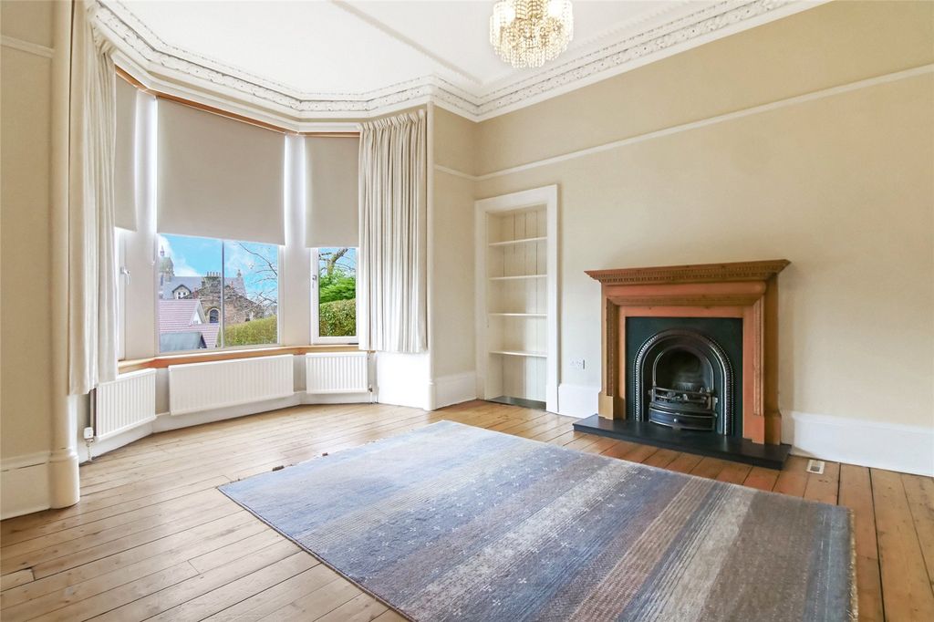 Property photo 2 of 22 Living Room