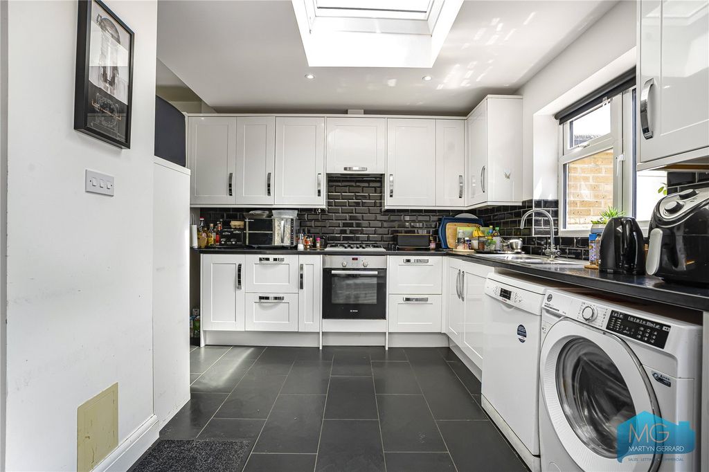Property photo 2 of 28 Picture No. 27