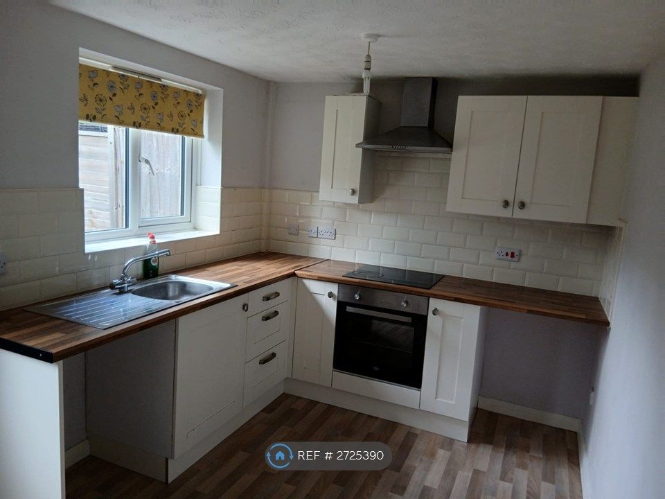 Property photo 2 of 6 Kitchen