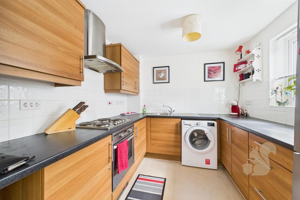 Property photo 3 of 10 Kitchen