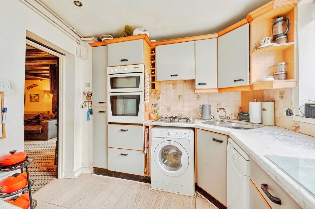 Property photo 3 of 28