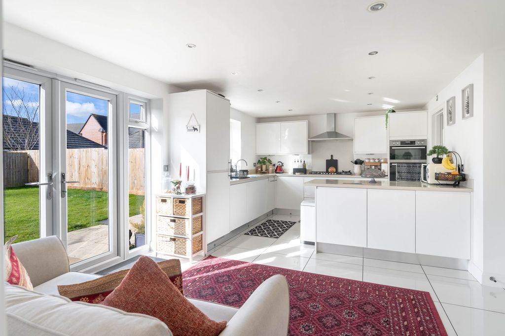 Property photo 2 of 20