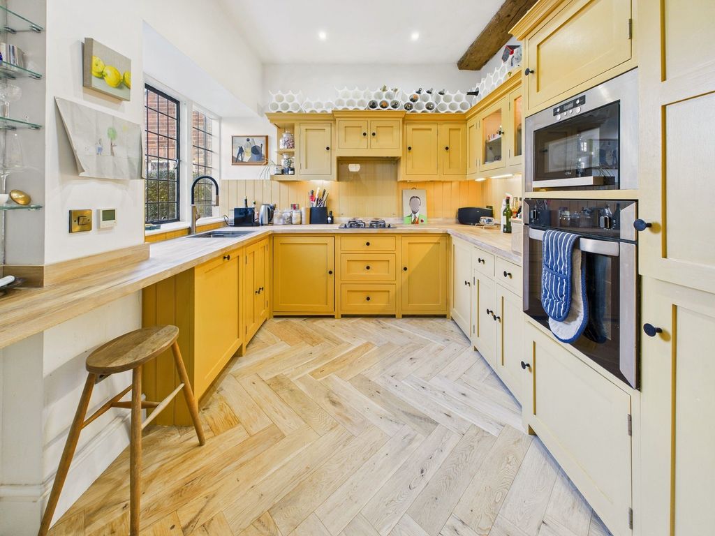 Property photo 2 of 21 Kitchen