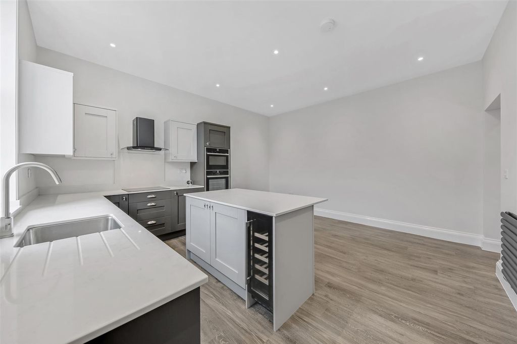 Property photo 1 of 32 Kitchen/Living Room