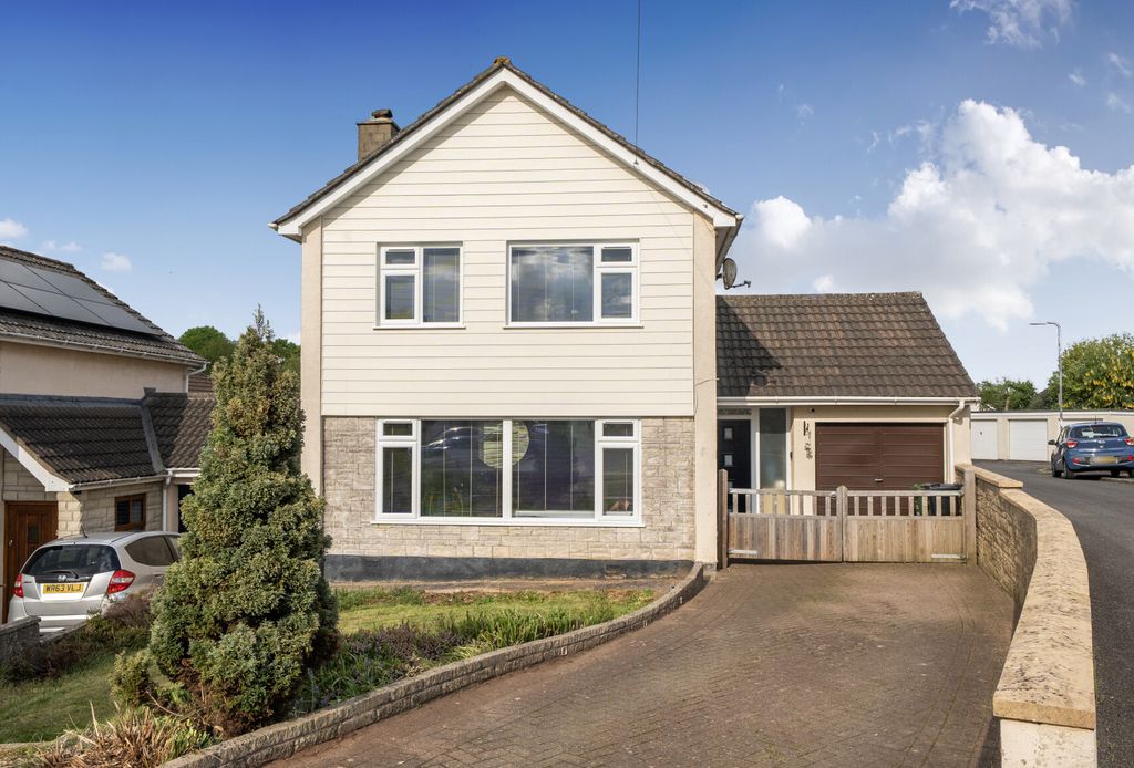 Property photo 1 of 19 1457132-1-69Fe2F8...