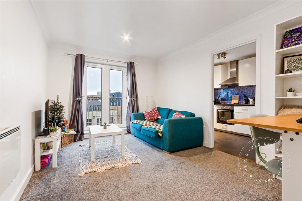 Property photo 2 of 20 Soudrey-Way-08.Jpg