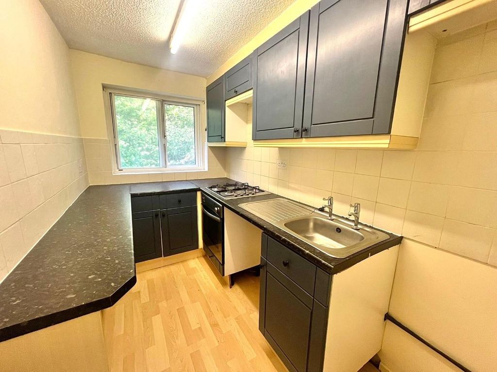 Property photo 3 of 7 6877A613-122c-4A3F-9E9B-944Ca1Efd3Da.Jpg