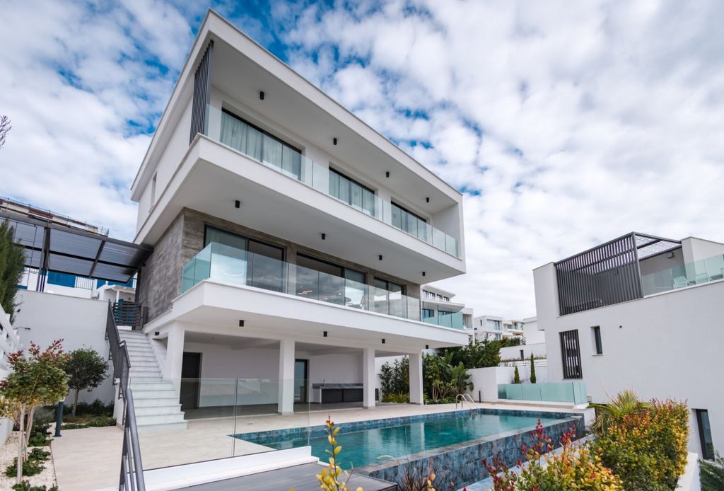 Property photo 1 of 20