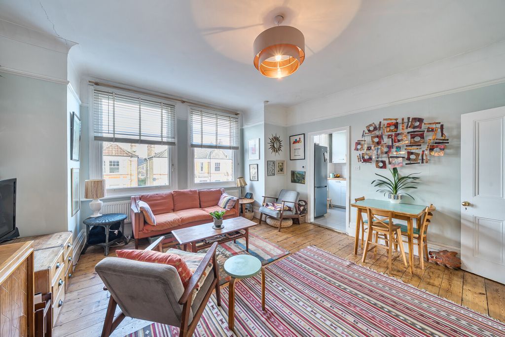 Property photo 2 of 12 1402278-9-697Cb35...