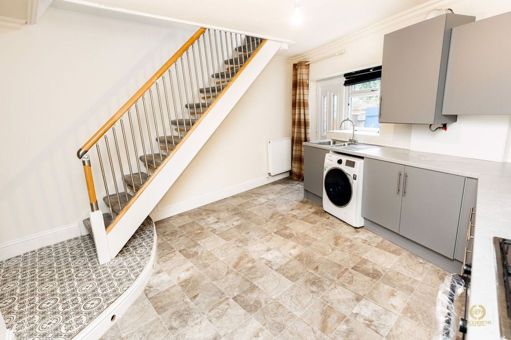 Property photo 1 of 18 Photo 9