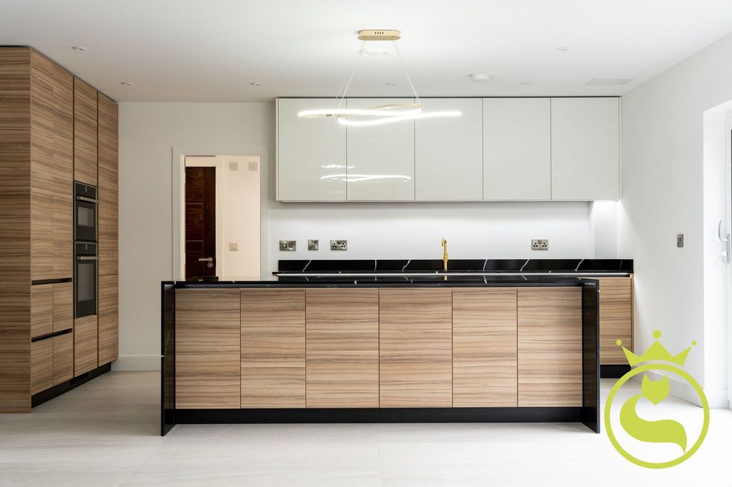 Property photo 1 of 32