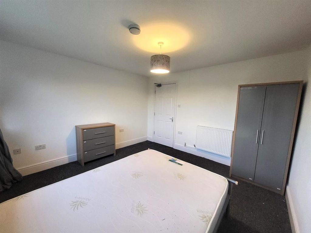 Property photo 3 of 9 Room Pic 2