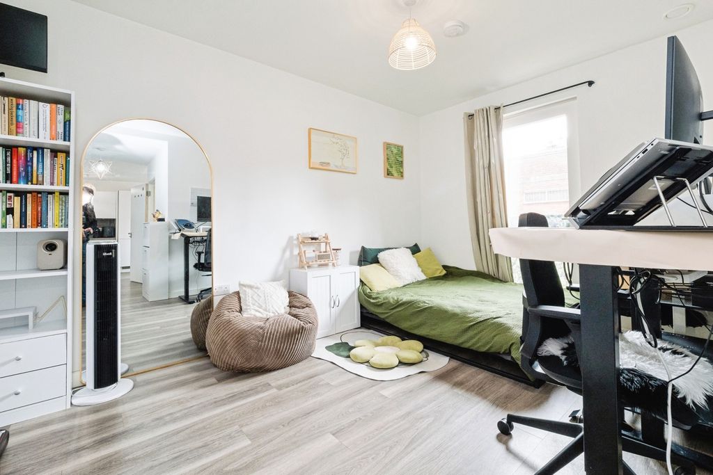 Property photo 2 of 10 Pbox-Img.Jpg