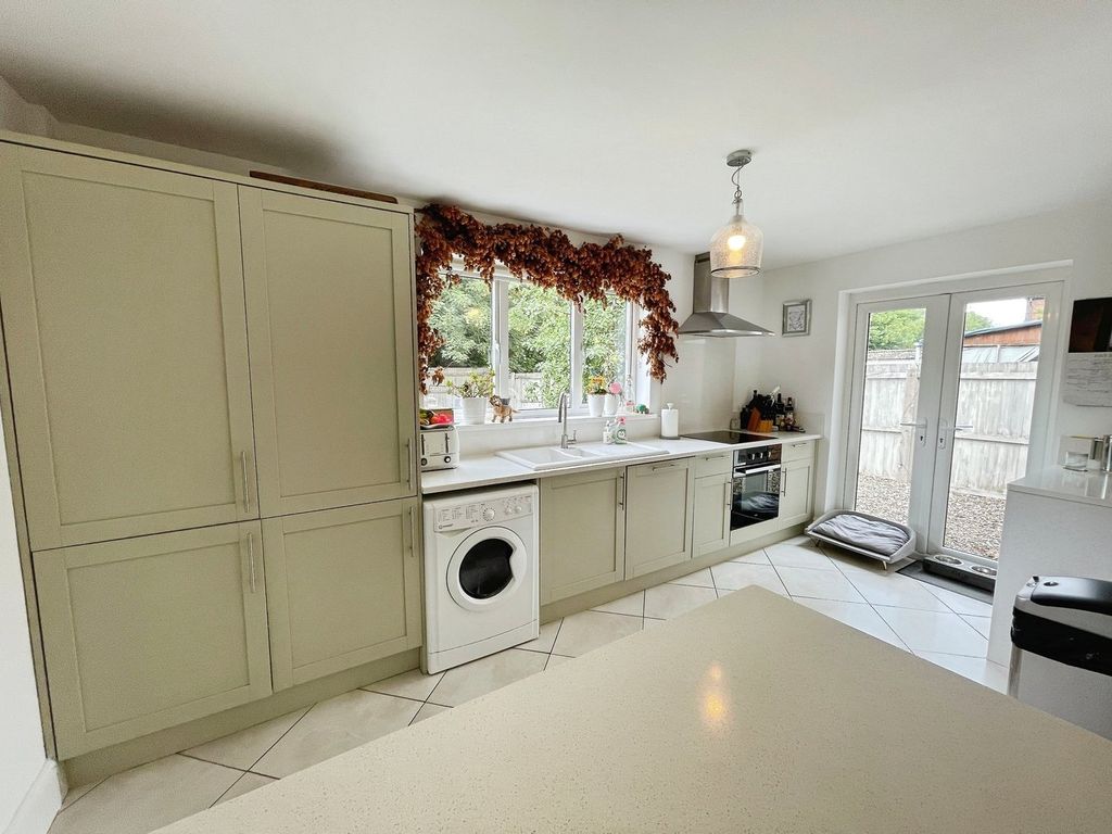 Property photo 2 of 19 Kitchen