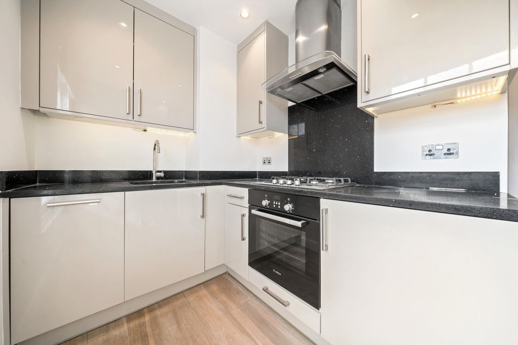 Property photo 3 of 10 Kitchen