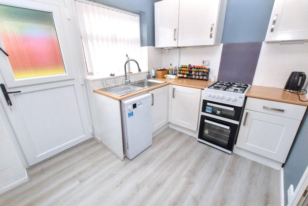 Property photo 3 of 17 Kitchen