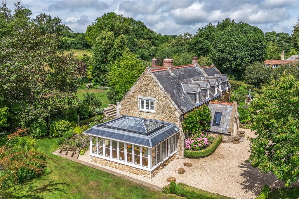 Property photo 1 of 30 House And Gardens