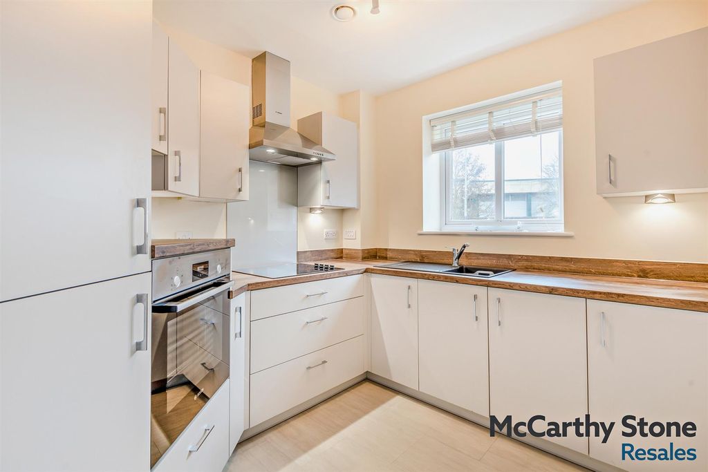 Property photo 2 of 24 8681467-Interior07-800.Jpg