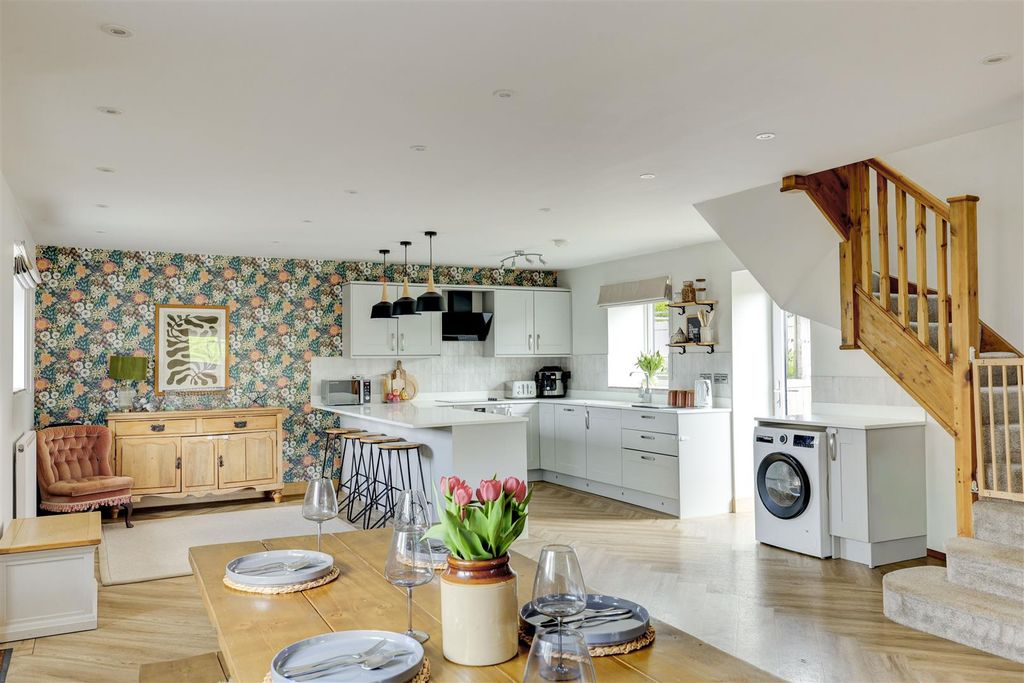 Property photo 2 of 24 Kitchen Diner
