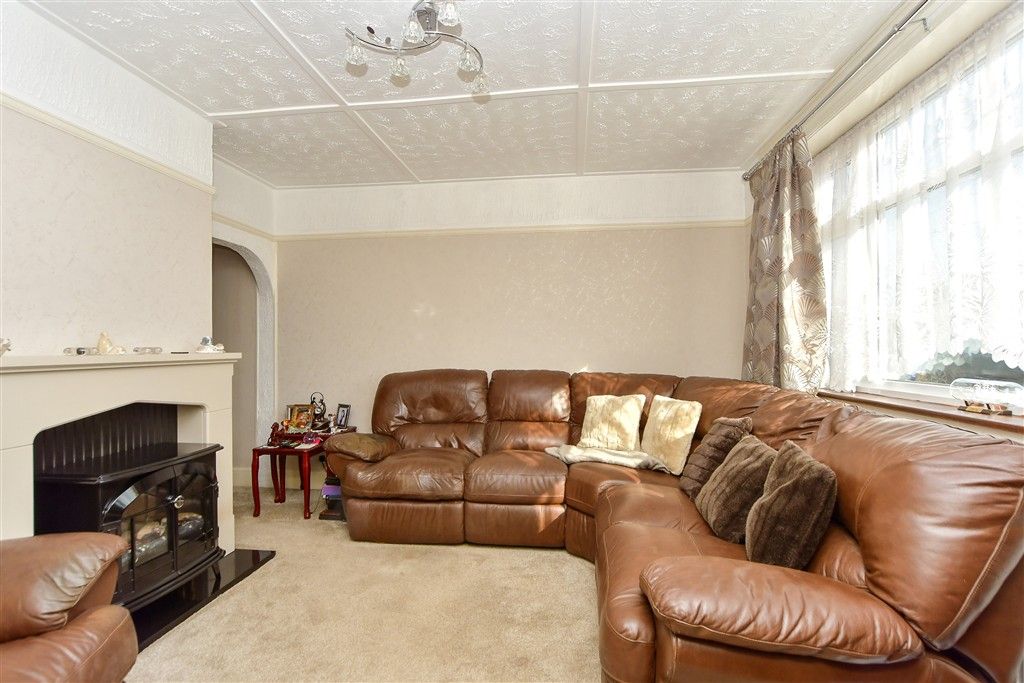 Property photo 3 of 15 Lounge