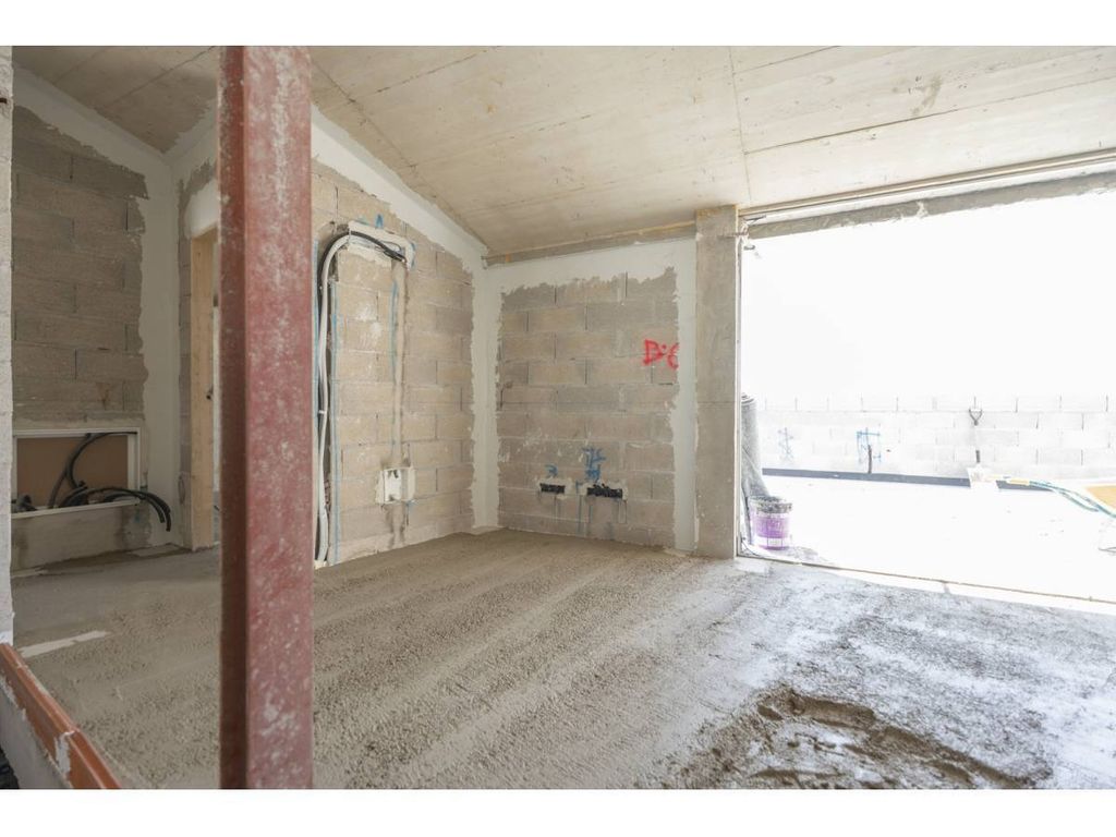 Property photo 3 of 5