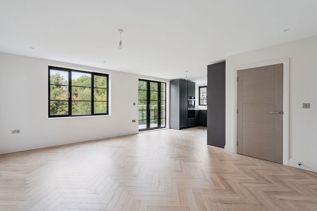 Property photo 3 of 24