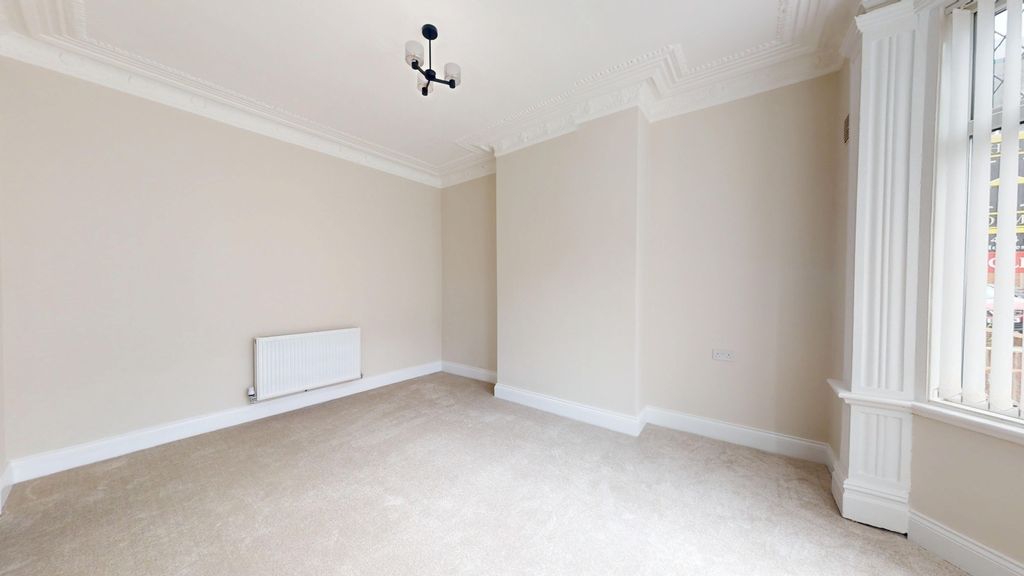 Property photo 3 of 16 4990823