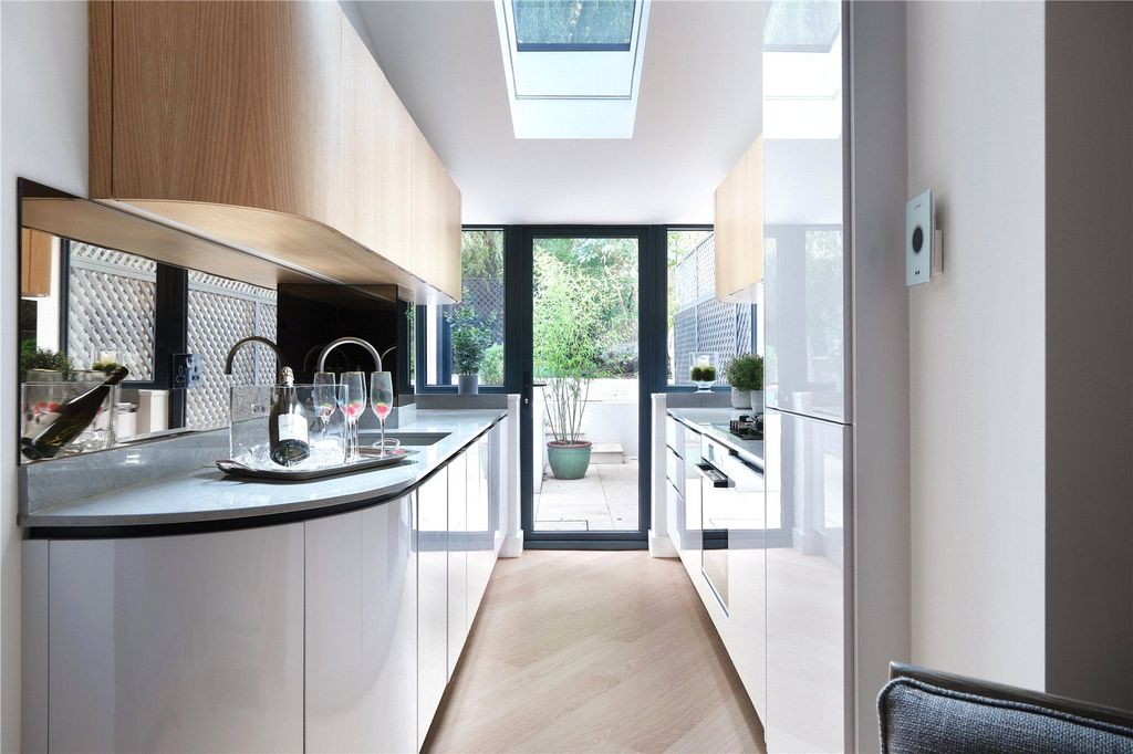 Property photo 2 of 16 Picture No. 20