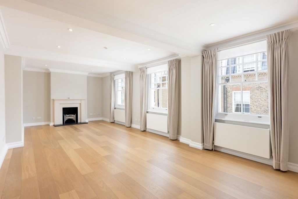 Property photo 1 of 12 Clabon Mews 14 (0...
